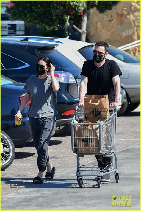 Courteney Cox & Fiance Johnny McDaid Shop Together in Malibu: Photo ...