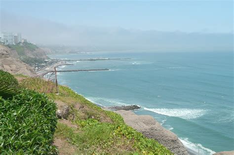 Julie & Harold Head to Peru: Miraflores: A walk on the beach and above the beach