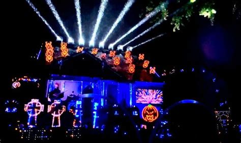 Taylor Swift inspired Halloween decorations cost couple $30,000 and visitors love it - US News ...