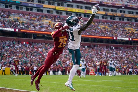 Eagles' AJ Brown gets social media buzzing after stunning catch ...