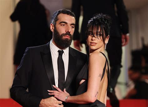 Dua Lipa: Sängerin zeigt sich erstmals mit neuem Freund am Red Carpet in Cannes