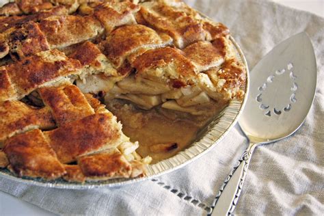 Apple Pie with Cheddar Crust - Dash of East | Apple pie, Cheese crust, Tart recipes