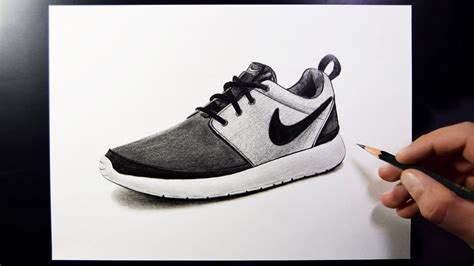 Nike Roshe pencil 20x30cm | Running shoes sketch, Cute nike shoes ...