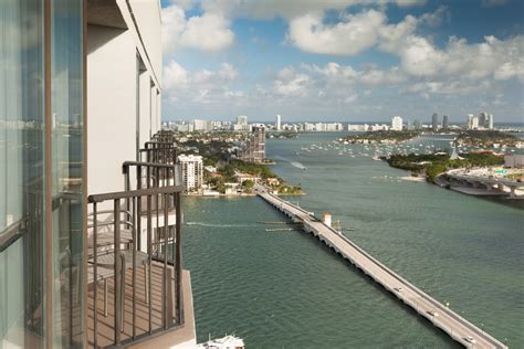 Miami Hotel Near Bayside | Miami Marriott Biscayne Bay