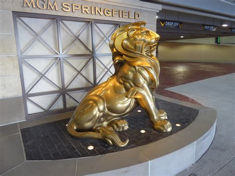 Photo-ops: Lion Statue: Leo, the MGM Springfield Casino Lion - Springfield, MA