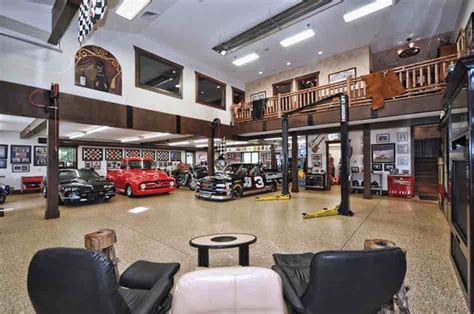 Garage Man Cave Goals: Take A Look At These Glorious Garages | Garage ...