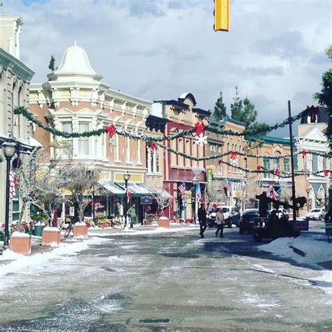 Dan Flood on Instagram: “Stars Hollow in Snow #gilmoregirlsrevival #gilmoregirls (tag me if u ...