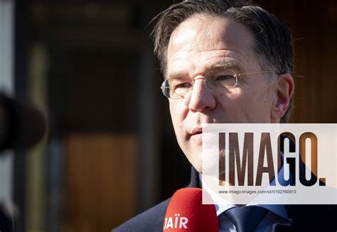 THE HAGUE VVD leader Mark Rutte casts his vote for the municipal elections in primary school De ...