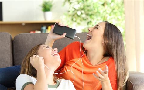 What Smule Sing is and How to Sing with Your Favorite Celebs