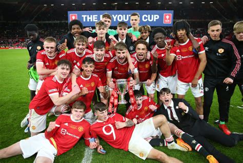 Manchester United youngsters celebrate history making FA Youth Cup win