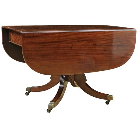 Sheraton Mahogany Dining Table, New York, circa 1810 For Sale at 1stDibs