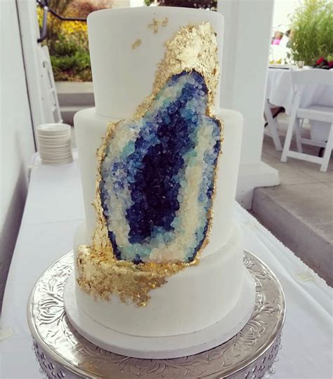 Rose Quartz Geode Cake - Wiki Cakes