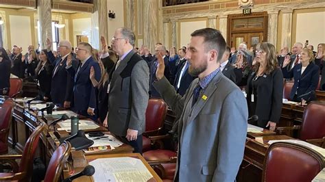 Montana lawmakers sworn in for 68th legislative session