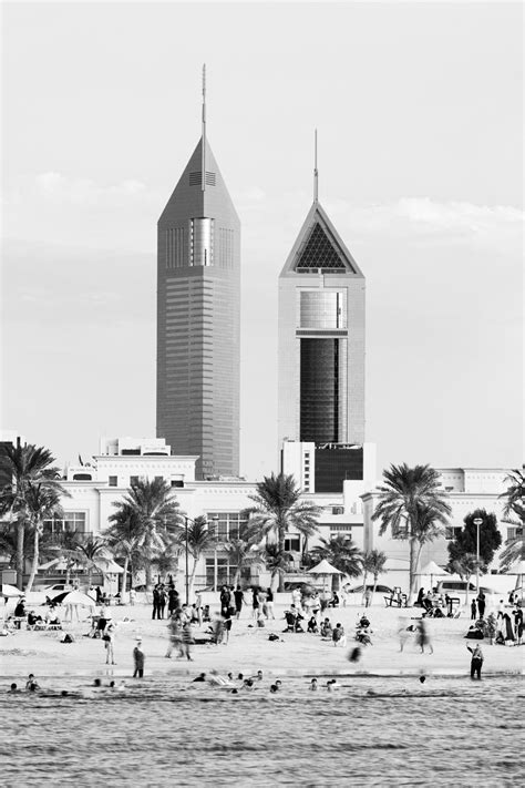 Busy beach - Dubai, Middle East, United Arab Emirates - Momentary Awe | Travel photography blog