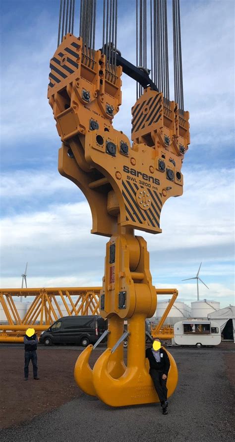 Sarens SGC-250 Hookblock. 3,200 tonnes capacity and weighs 110 tonnes ...