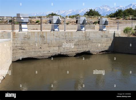 Owens river los angeles aqueduct hi-res stock photography and images ...