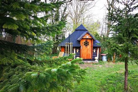 The cosy AirBnb hobbit house near Taunton that could be a perfect Christmas getaway - Somerset Live