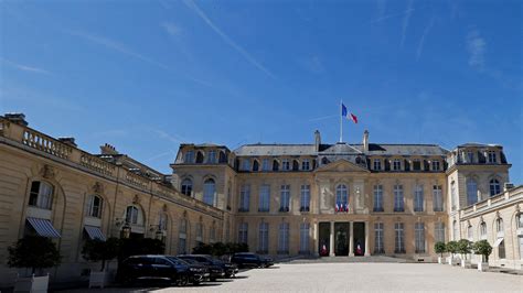 Élysée Palace looks for its mass of lost art | World | The Times