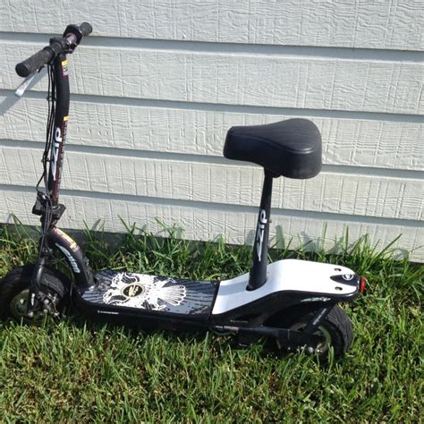 Ezip 400 electric scooter with NEW BATTERIES, good tires, looks good ...