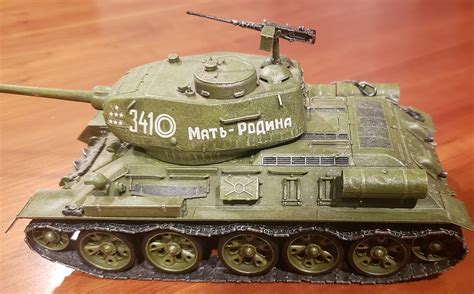 NVA T-34/85M -- Plastic Model Military Tank -- 1/35 Scale -- #3318 pictures by Dzelikm