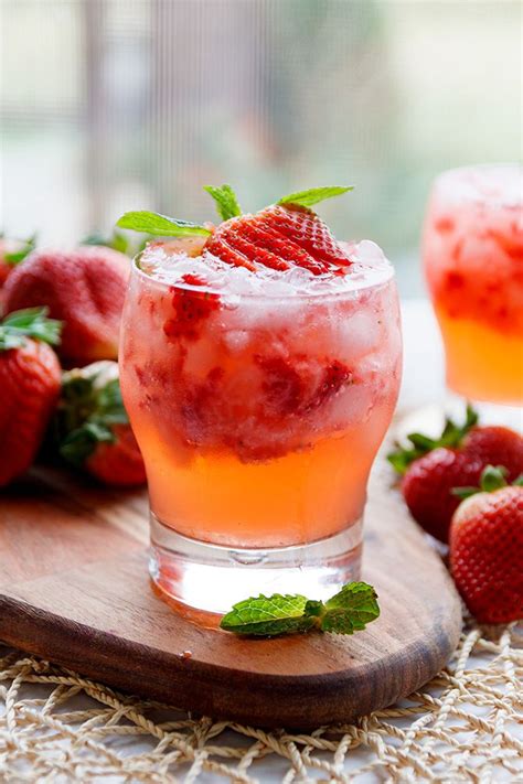 Strawberry Smash Cocktail - Gorgeous little strawberry cocktail with ...