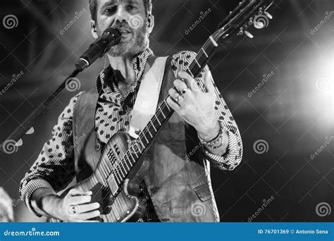 A Live Concert of Daniele Silvestri Editorial Stock Image - Image of folk, mike: 76701369