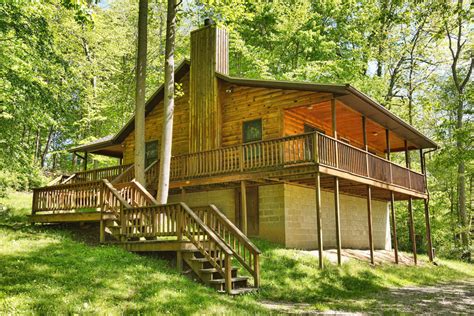 Walnut Valley Cabin - a Hocking Hills Cabin with Hot Tub, Tennis Court, Fishing Pond