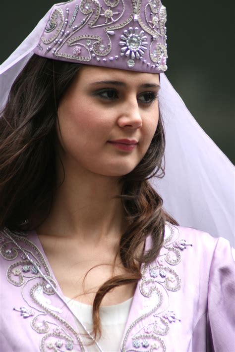 Ottoman Ottoman Empire, Traditional Outfits, Kaftan, Women's Clothing, Crown, Costumes, Clothes ...