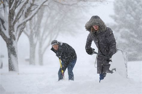 Winter storm 2016: How to stay safe in the cold and snow - CBS News