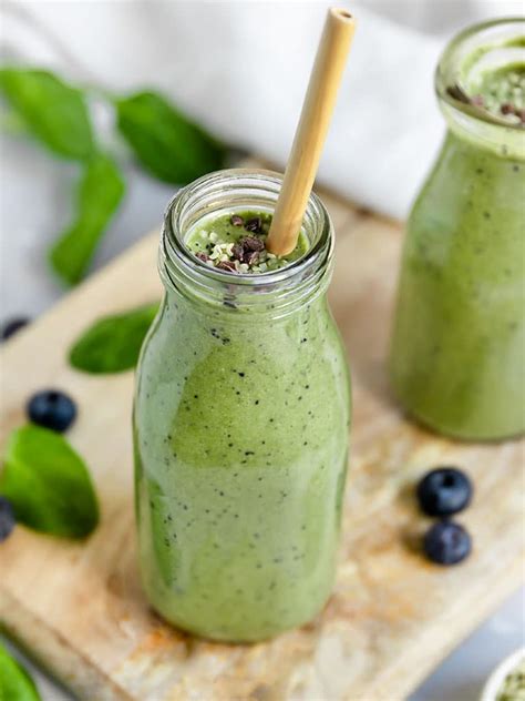 Green Breakfast Smoothie | ShortGirlTallOrder