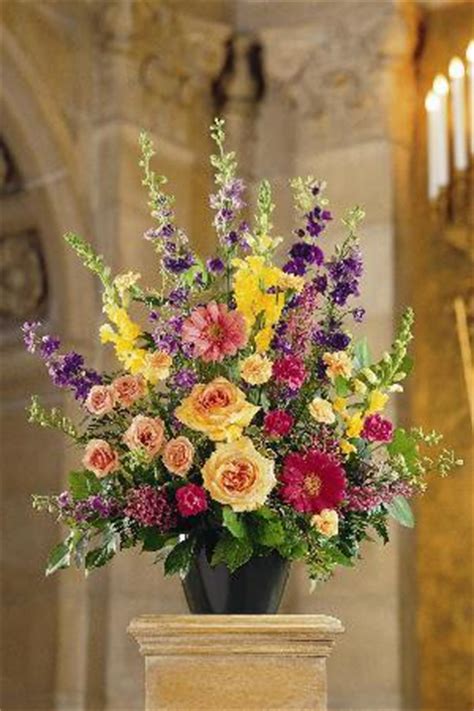 Classic Sympathy Arrangement - US Teleflorist - Network of Teleflorists ...