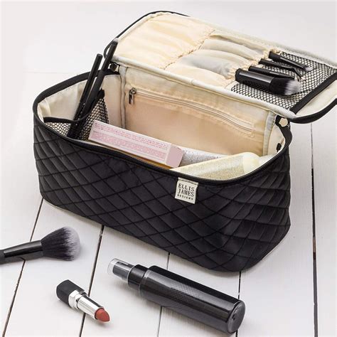 Top 10 Best Makeup Bags for Women in 2023 Complete Reviews