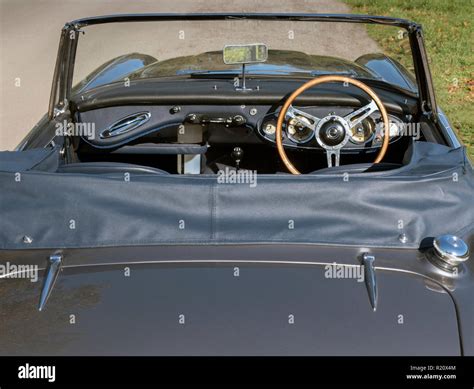 1964 Austin Healey BJ7 interior and dashboard Stock Photo - Alamy