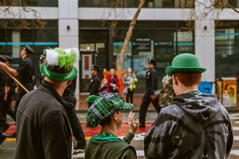 S.F.’s annual St. Patrick’s Day Parade draws thousands despite drizzle