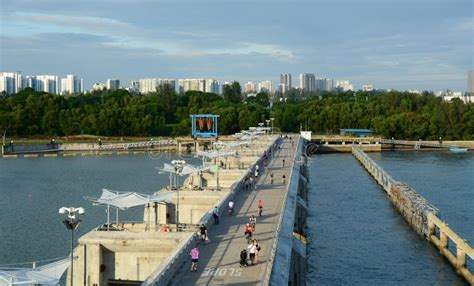 The Bridge in Singapore Bay Editorial Photography - Image of asia, meters: 68442302