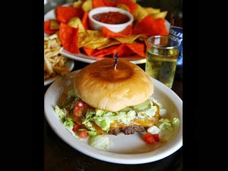 Mozie’s Bar and Grill – New Braunfels Attractions