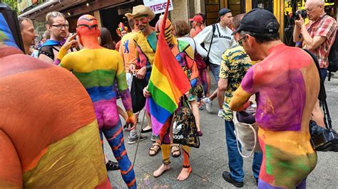 CSD Berlin / Berlin Pride 2019 (3/20) - Body Painting - YouTube