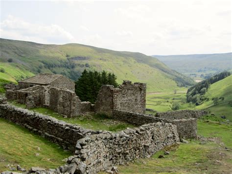 Exploring Swaledale in the Yorkshire Dales: Hiking Around Muker, Keld, and More! - Away With Maja