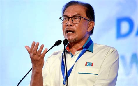 ‘Good luck’ to Ismail if Umno sacks him, says Anwar | FMT