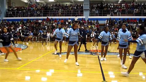 Thornridge High School Cheerleading Homecoming - YouTube