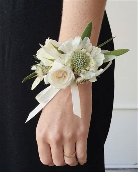 18 Chic and Stylish Wrist Corsage Ideas You Can’t Miss! - WeddingInclude | Wrist corsage ...