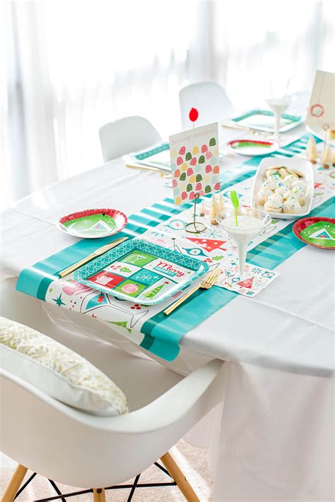 10 Things You Need To Style Your Christmas Dinner Table - Dream Green DIY