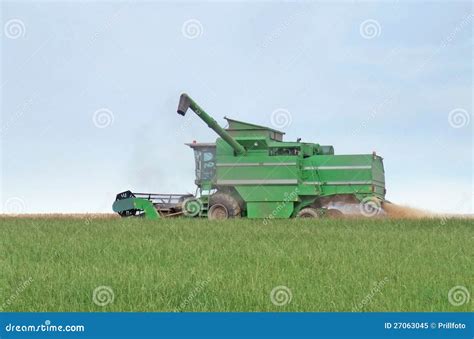 Harvesting Harvester on a Crop Field Stock Image - Image of harvesting, farming: 27063045