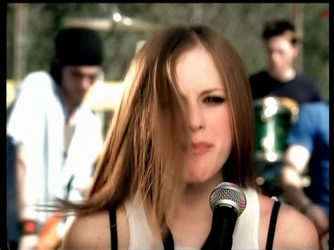 Avril Lavigne- 'Complicated' MV screencaps [HQ] - Music Image (19850078) - Fanpop