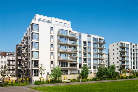 Apartment Complexes vs. Buildings: What's the Difference?