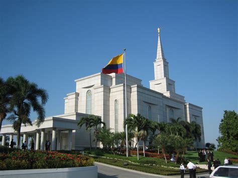 File:LDS Temple Ecuador.jpg - Wikipedia, the free encyclopedia