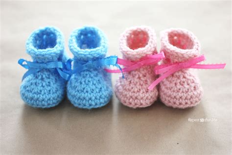 Crochet Newborn Baby Booties Pattern - Repeat Crafter Me