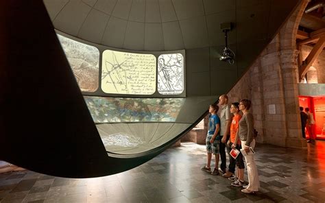 A visual display at the In Flanders Fields Museum | Flanders: memorials of the First World War ...