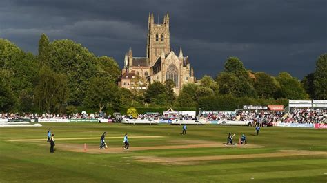 Worcestershire Cricket Club changes food policy after complaints - BBC News