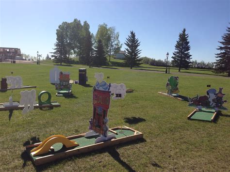 A Mini Golf Course (Theme Options Available) | Carnivals for Kids at Heart